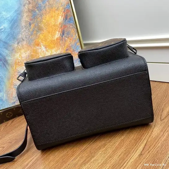 AAA Pruses Bags VUITTON MESSEANGER BAG LOUIS 0604
